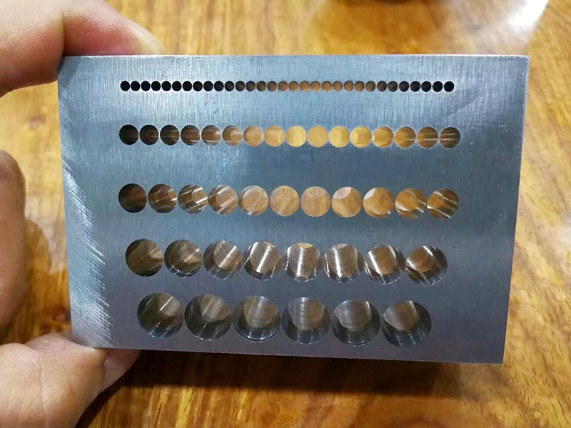 模具鉆深孔y軸坐標(biāo)有沒有負(fù)的？